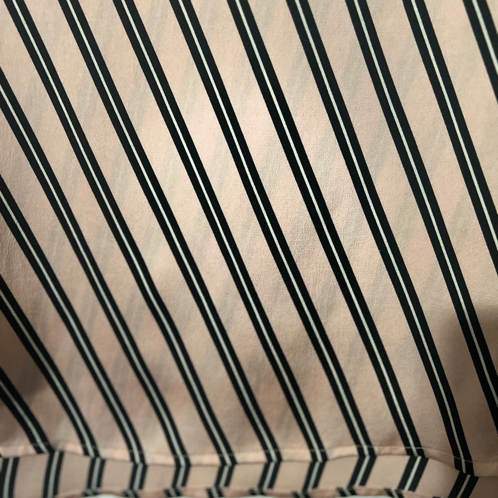 Anne Klein V neckline 100% polyester pink and black stripe shirt size large - Picture 3 of 6